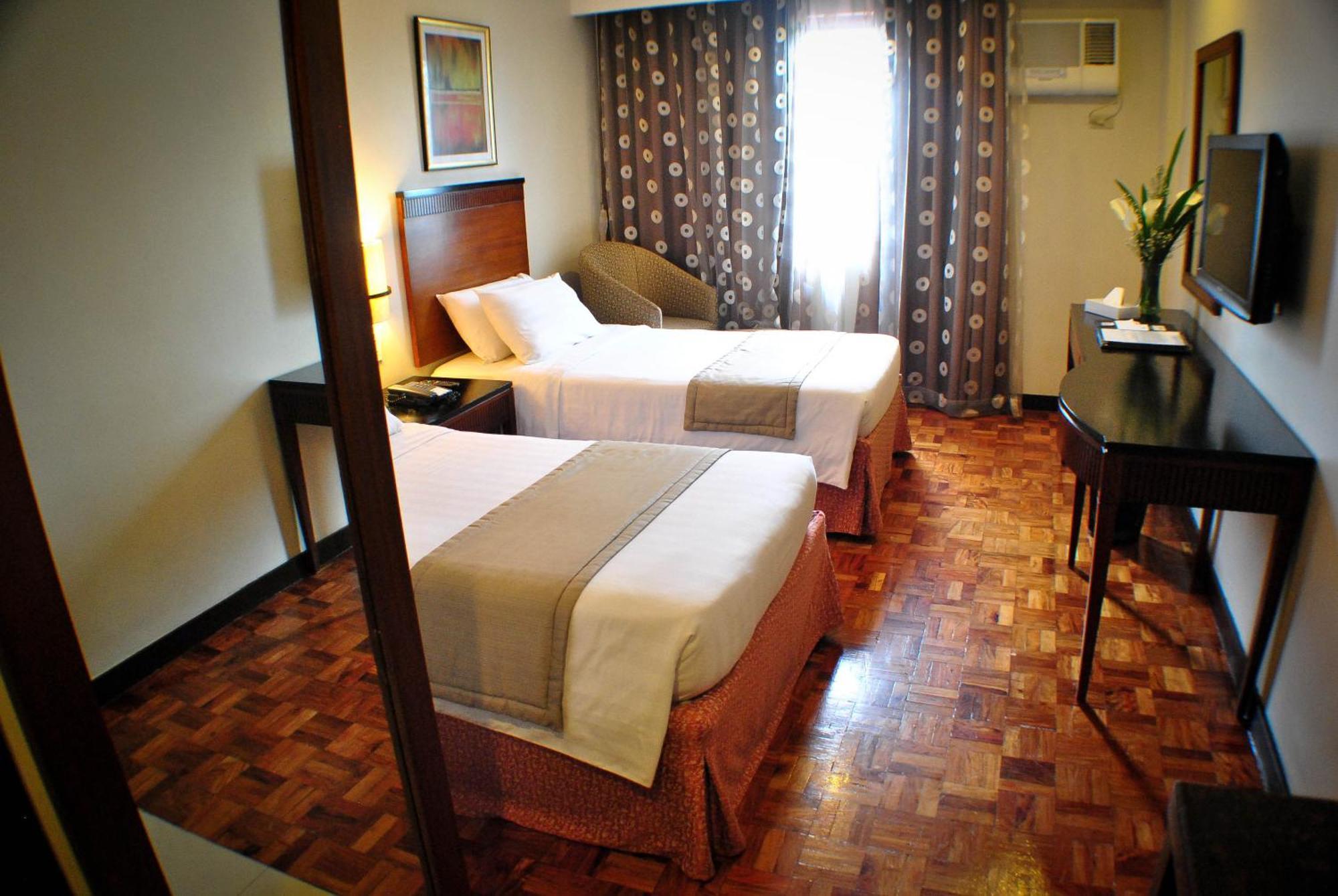 Fersal Hotel Neptune Makati Makati City Екстер'єр фото