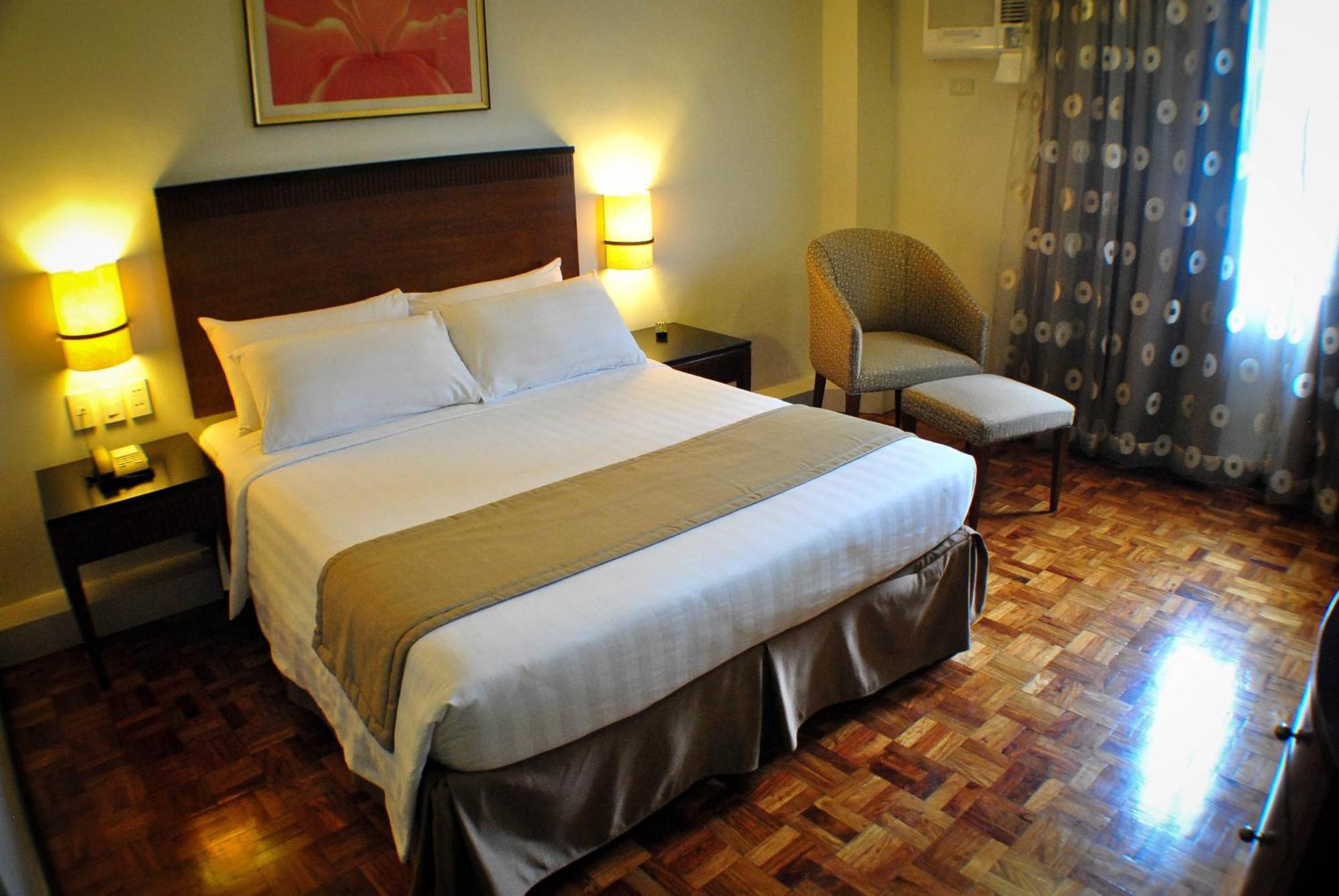 Fersal Hotel Neptune Makati Makati City Екстер'єр фото