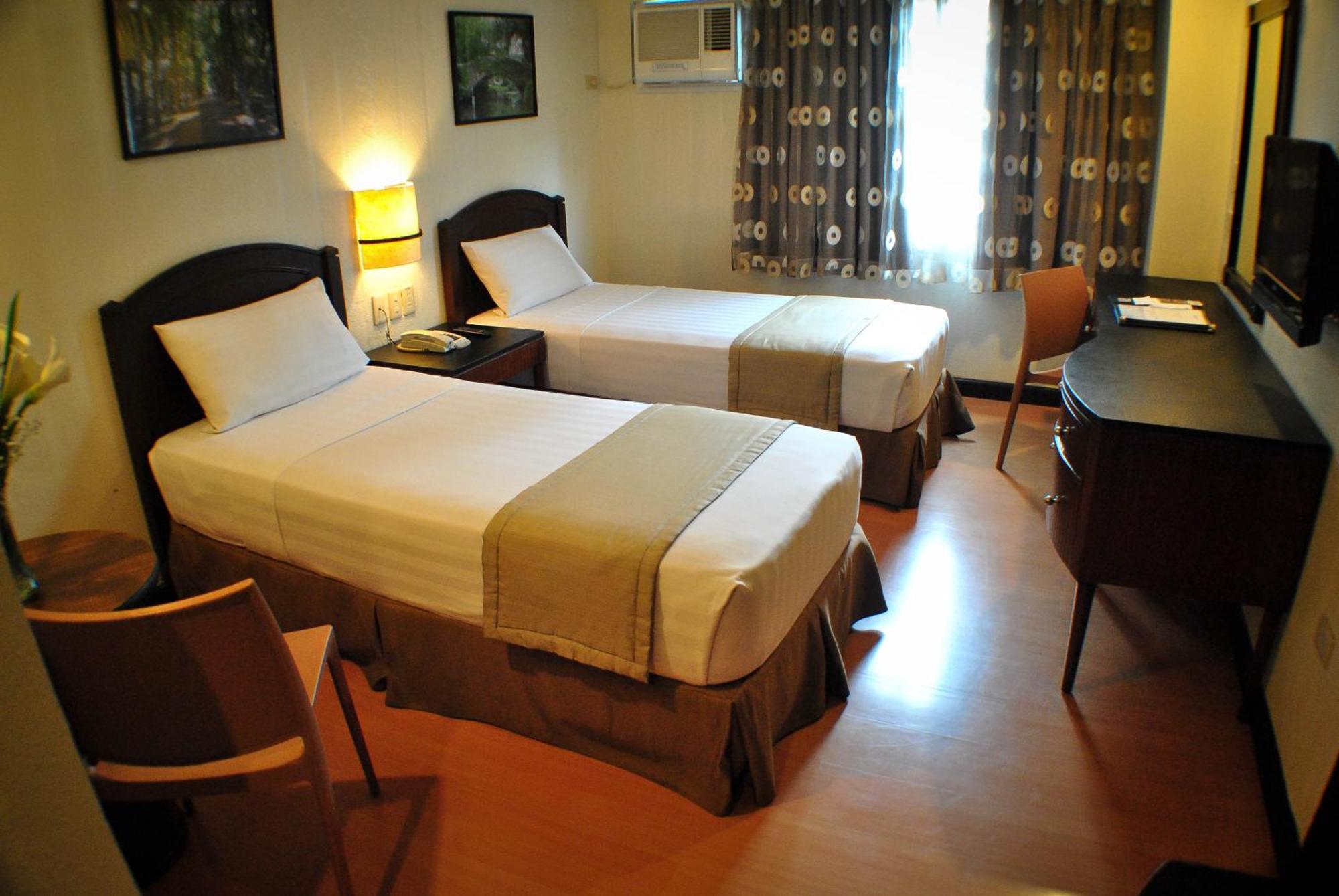 Fersal Hotel Neptune Makati Makati City Екстер'єр фото