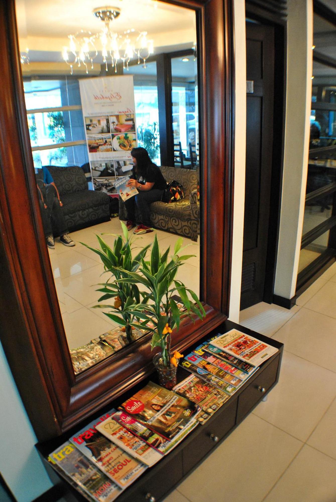 Fersal Hotel Neptune Makati Makati City Екстер'єр фото