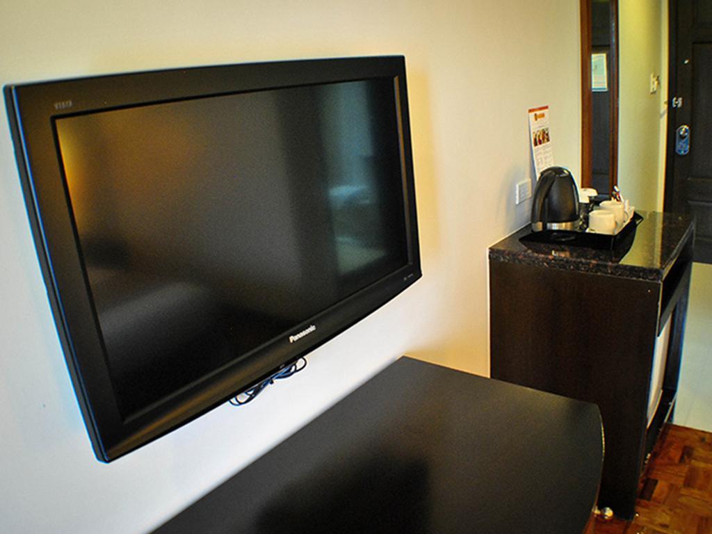 Fersal Hotel Neptune Makati Makati City Екстер'єр фото