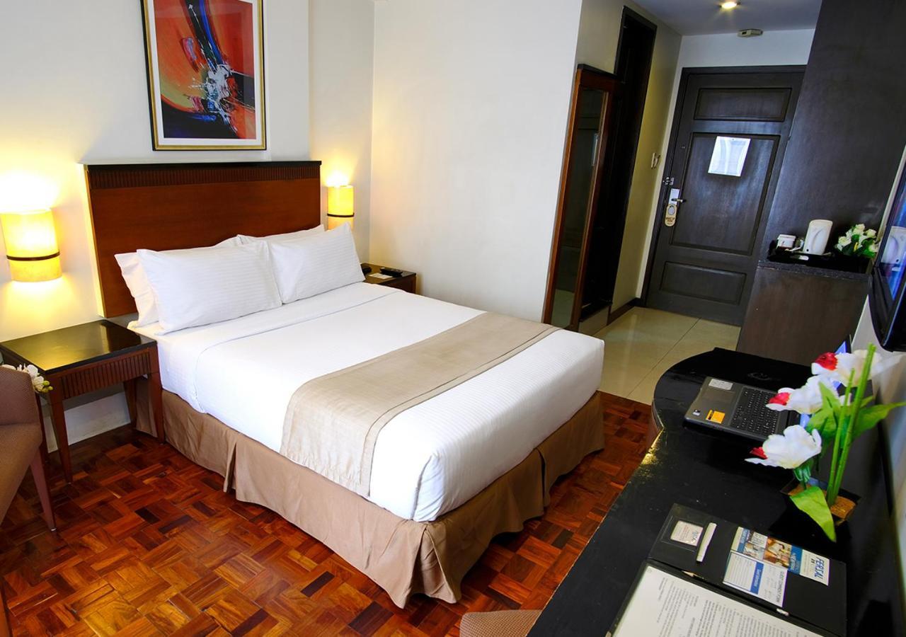 Fersal Hotel Neptune Makati Makati City Екстер'єр фото