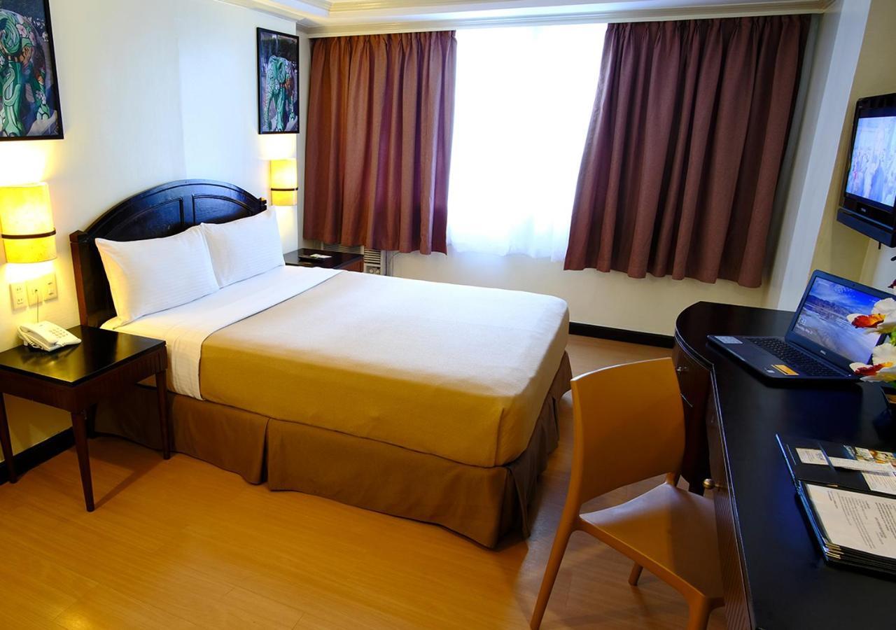 Fersal Hotel Neptune Makati Makati City Екстер'єр фото