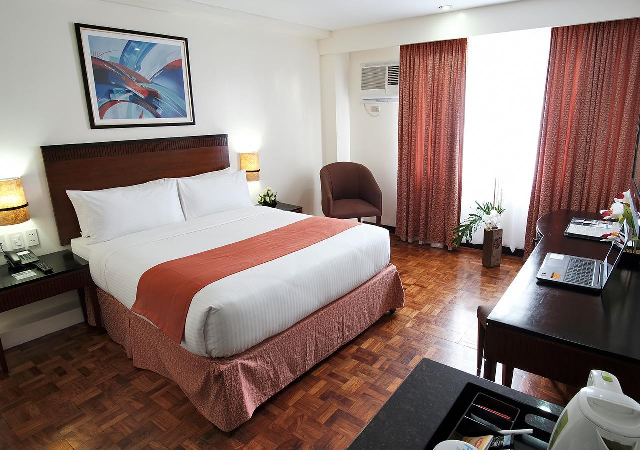 Fersal Hotel Neptune Makati Makati City Екстер'єр фото