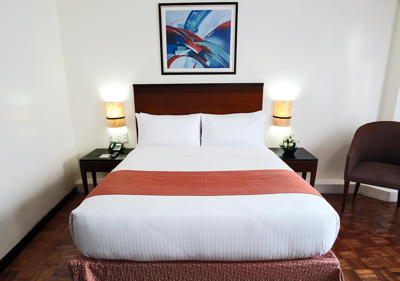 Fersal Hotel Neptune Makati Makati City Екстер'єр фото