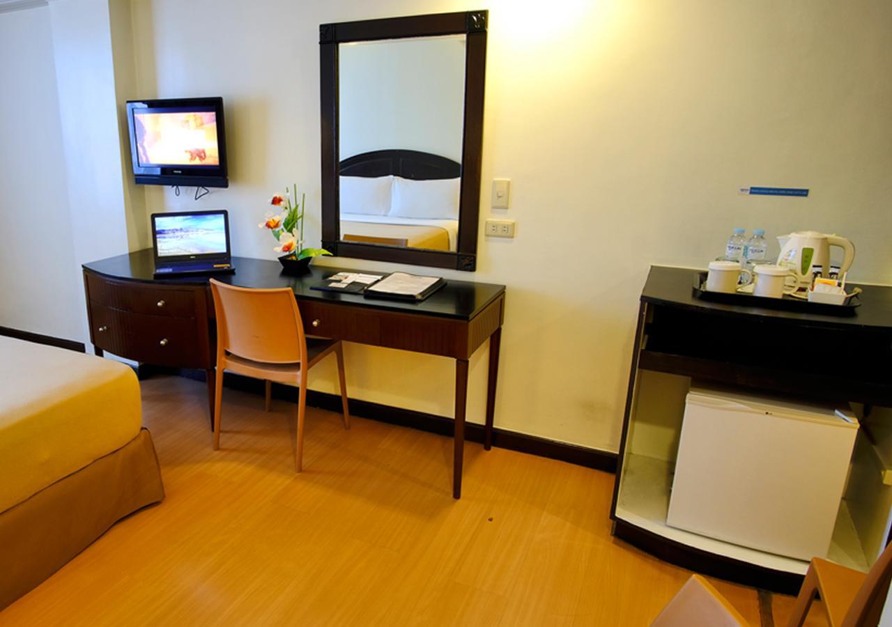 Fersal Hotel Neptune Makati Makati City Екстер'єр фото