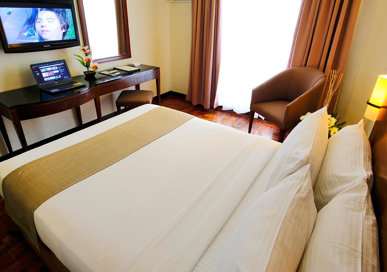 Fersal Hotel Neptune Makati Makati City Екстер'єр фото