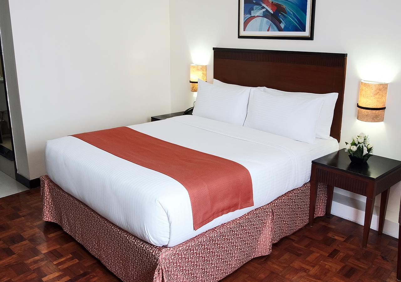 Fersal Hotel Neptune Makati Makati City Екстер'єр фото