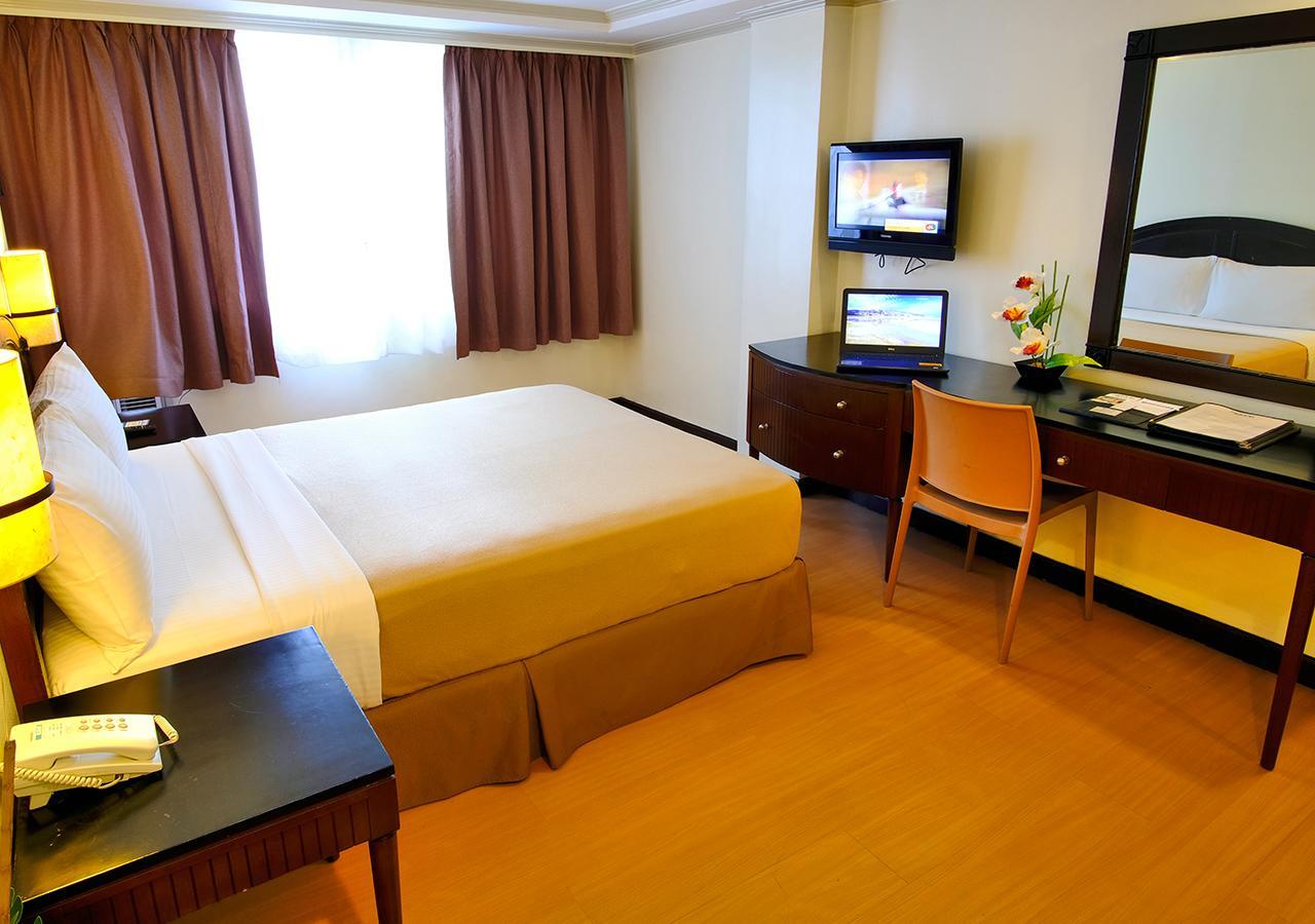 Fersal Hotel Neptune Makati Makati City Екстер'єр фото