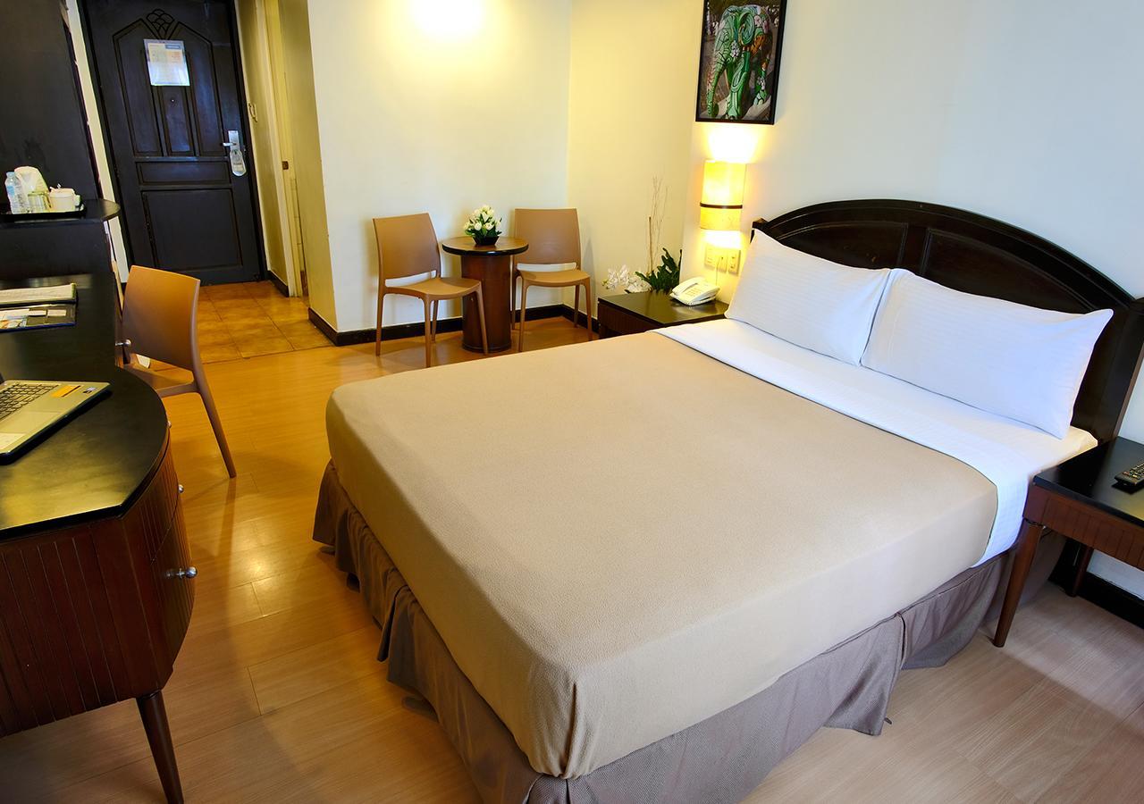 Fersal Hotel Neptune Makati Makati City Екстер'єр фото